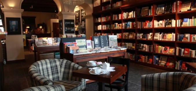 Książka i kawa – para bardzo zgrana