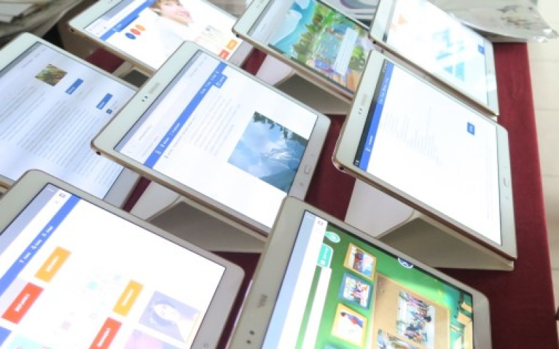 Jak korzystać z e-podręczników? OREbus jeździ po Polsce