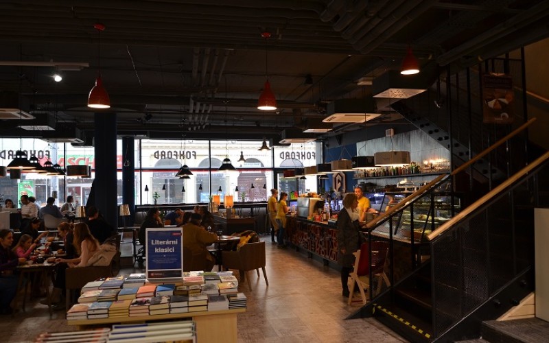 Tradycyjne księgarnie są skazane na klęskę. Ratunkiem kawa i catering