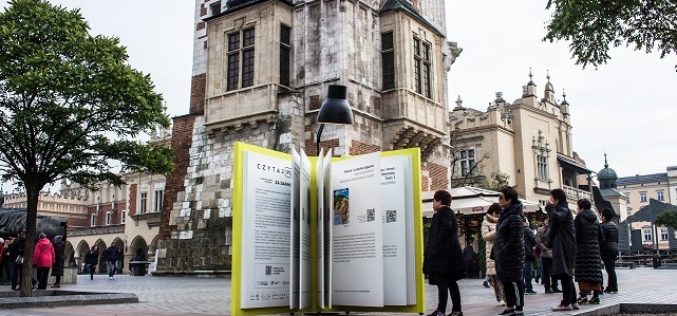 Dwumetrowa książka na krakowskim Rynku!