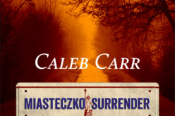 “Miasteczko Surrender” – nowa powieść Caleba Carra, autora bestsellerowego ALIENISTY – trafia do księgarń!