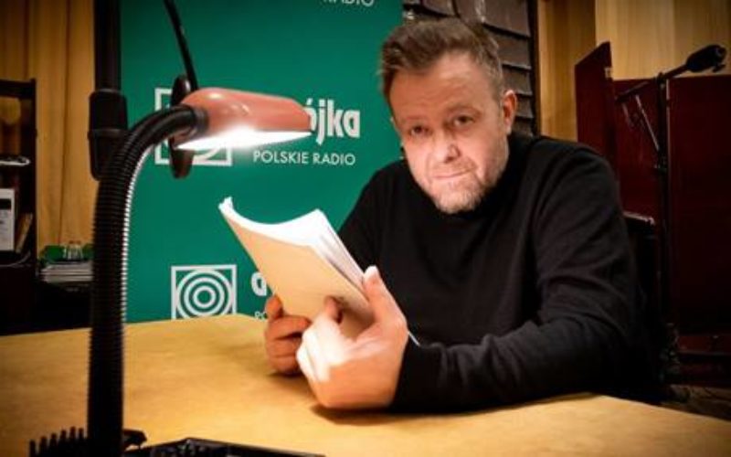 Olaf Lubaszenko czyta w radiowej Dwójce “Nowy Świat i okolice” Tadeusza Konwickiego