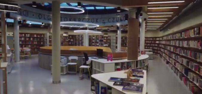 W Bibliotece Mały Kack możesz skorzystać z gigantycznej zjeżdżalni